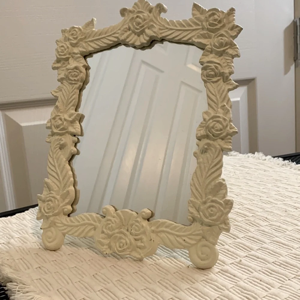 💗 Vintage 9 X 7 , framed mirror in ivory color in great condition
